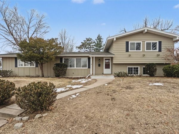 3831 Tomahawk Trail SE, Cedar Rapids, IA 52403