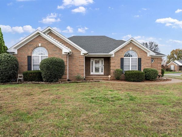 686 Muirfield Circle , Bowling Green, KY 42104