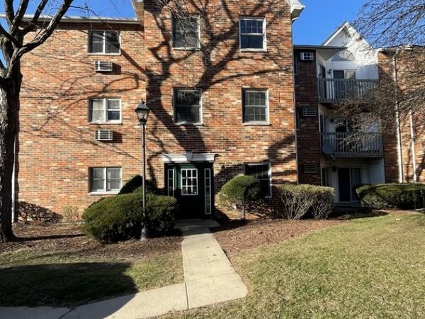 4301 W Shamrock Lane , Unit 2D, McHenry, IL 60050