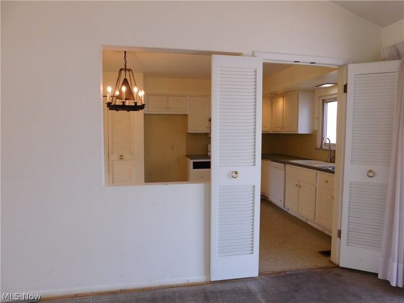 24732 Mitchell Drive, North Olmsted, OH 44070 Photo 10