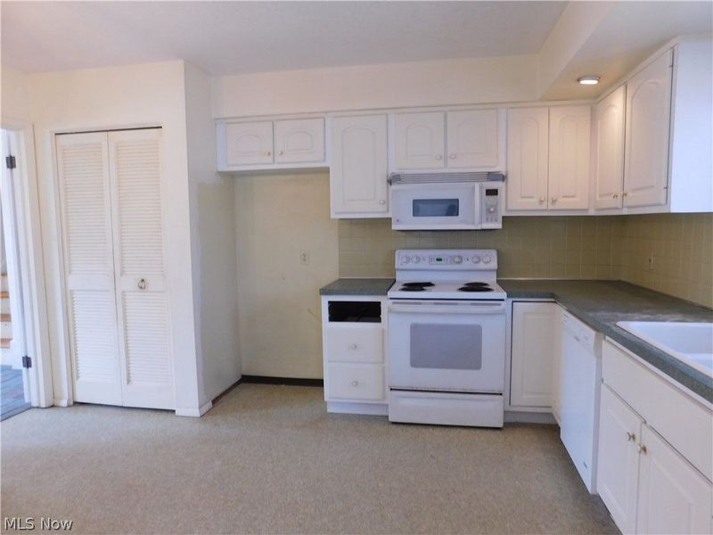 24732 Mitchell Drive, North Olmsted, OH 44070 Photo 11