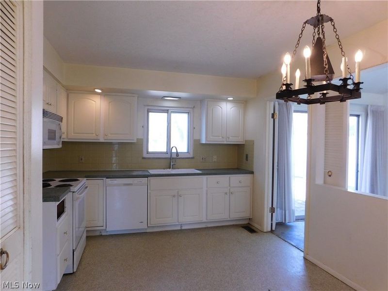 24732 Mitchell Drive, North Olmsted, OH 44070 Photo 12