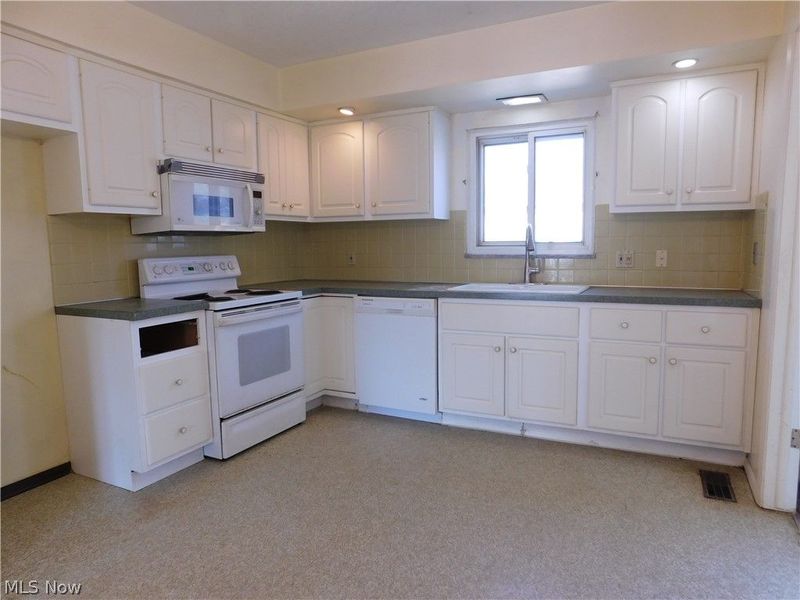 24732 Mitchell Drive, North Olmsted, OH 44070 Photo 14