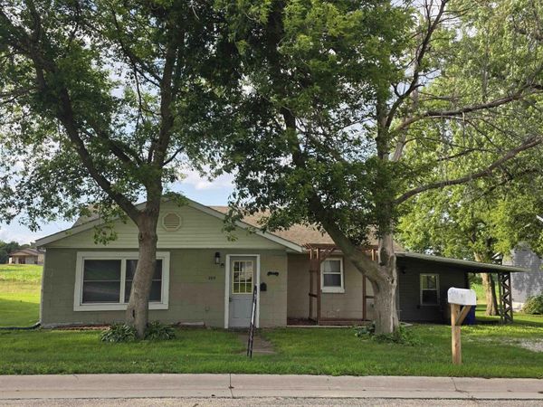 255 E Monroe, Winthrop, IA 50682