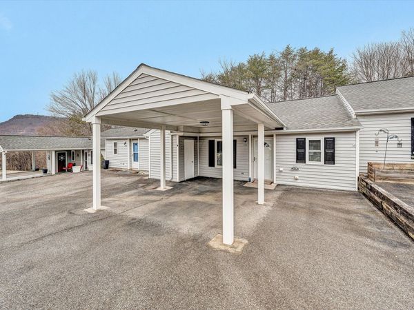 375 Tinkerview DR , Cloverdale, VA 24077