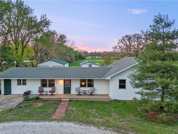 9125 Farm Road 2140 , Cassville, MO 65625