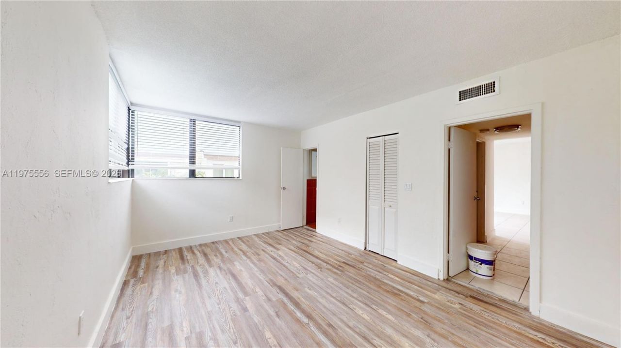 2345 NE 135th St , Unit 210, North Miami, FL 33181 Photo