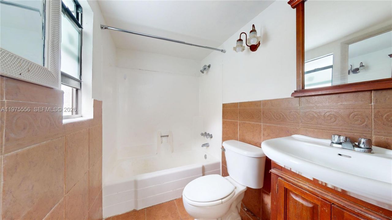 2345 NE 135th St , Unit 210, North Miami, FL 33181 Photo