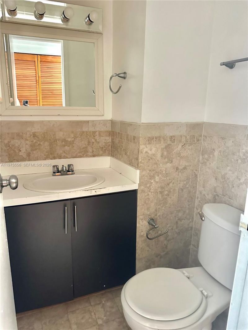 2345 NE 135th St , Unit 210, North Miami, FL 33181 Photo