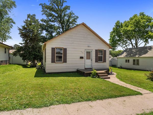 514 JACKSON ST, Muscatine, IA 52761