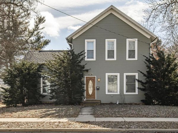 471 W South STREET, Oconomowoc, WI 53066