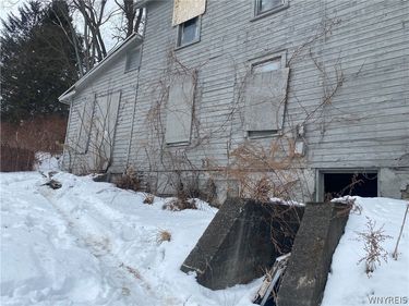 11 N Dow Street, Falconer, NY 14733