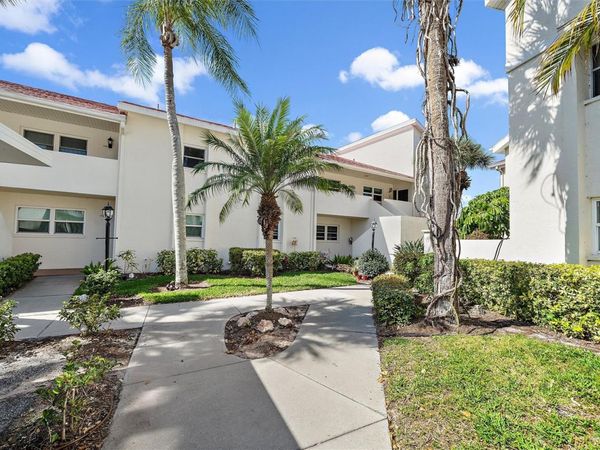 758 VILLAGE CIRCLE , Unit 207, VENICE, FL 34292
