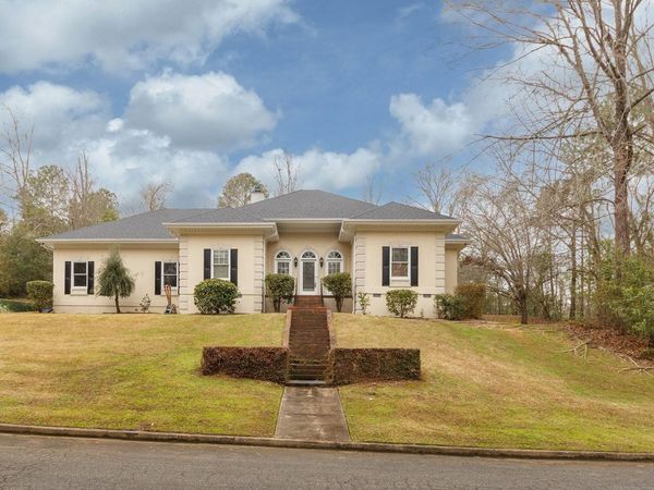 623 Walton Way, Macon, GA 31210