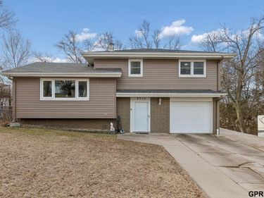 9515 Ames Avenue , Omaha, NE 68134