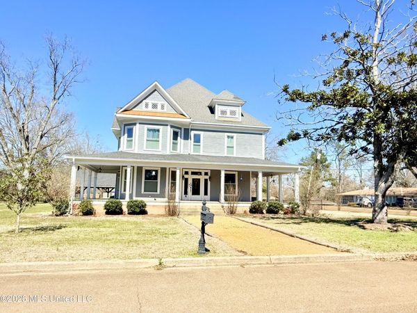 318 W Chestnut Street, Charleston, MS 38921