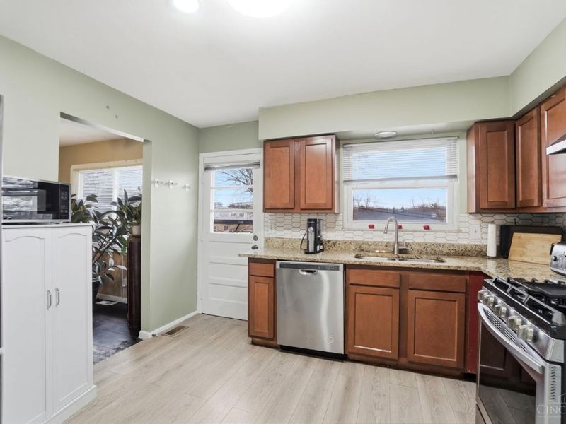 564 Waycross Road, Forest Park, OH 45240 Photo 16