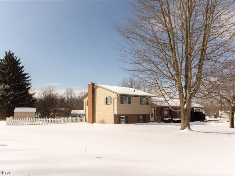 700 Denshire Drive NW, Canal Fulton, OH 44614 Photo 3
