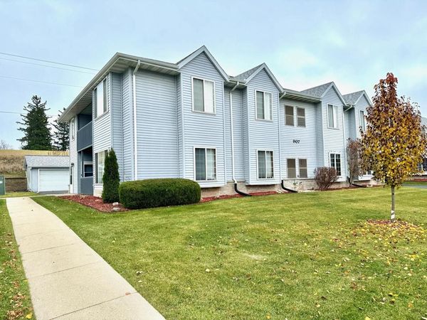 907 Fox Creek DRIVE, Unit 2, Watertown, WI 53098