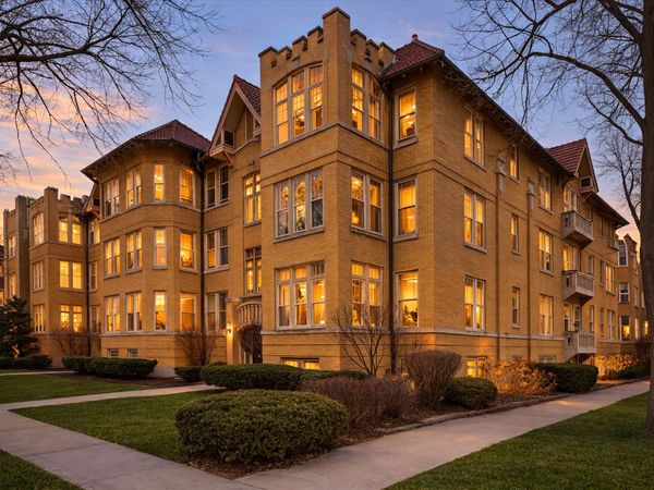 38 Washington Boulevard, Unit 1, Oak Park, IL 60302