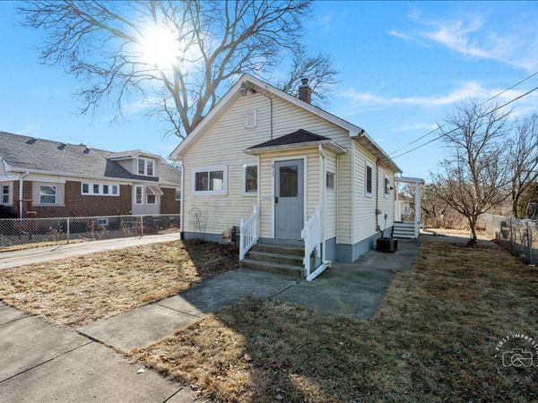 611 Pierce Street, Aurora, IL 60505