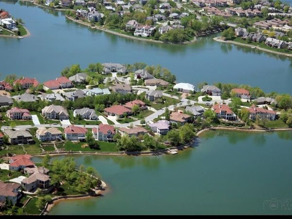 1700 NE Woodland Shores Lane, Lee's Summit, MO 64086