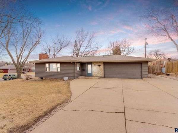 1919 S Williams Ave, Sioux Falls, SD 57105