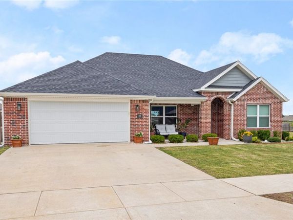 28 E Loveland Loop, Farmington, AR 72730