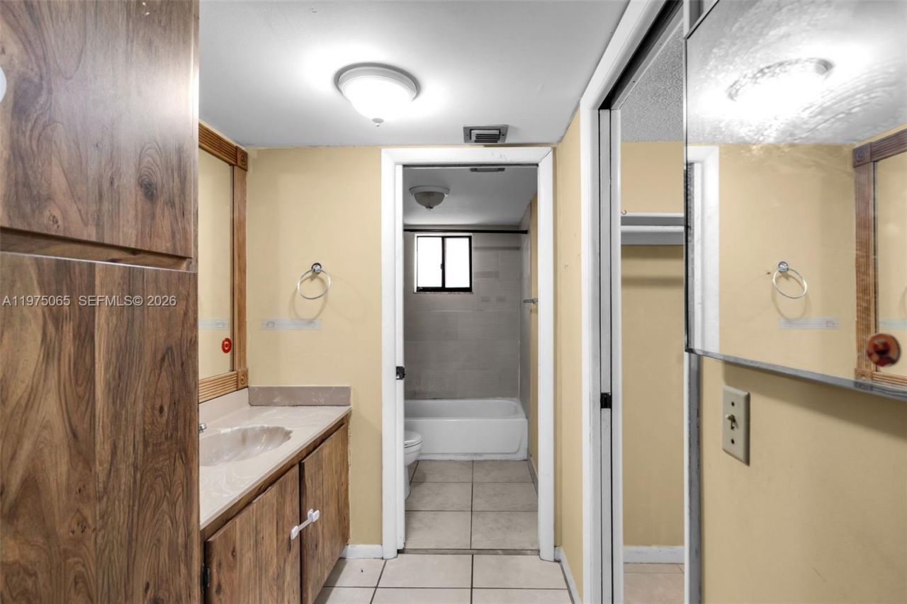 8615 NW 8th St, Unit 421, Miami, FL 33126 Photo