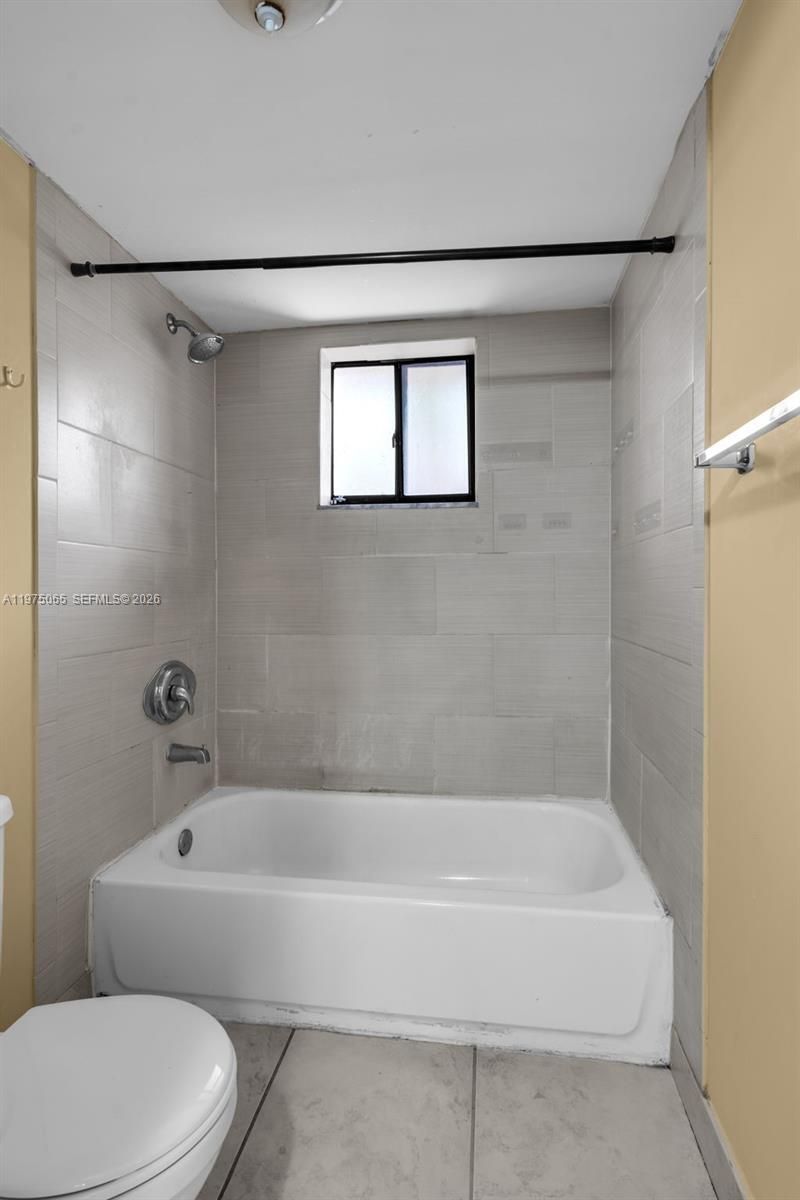 8615 NW 8th St, Unit 421, Miami, FL 33126 Photo