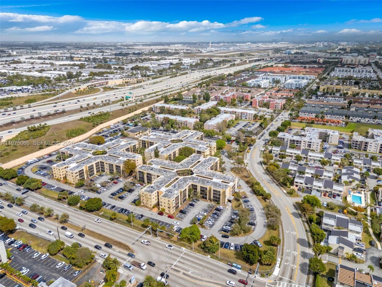 8615 NW 8th St, Unit 421, Miami, FL 33126 Photo