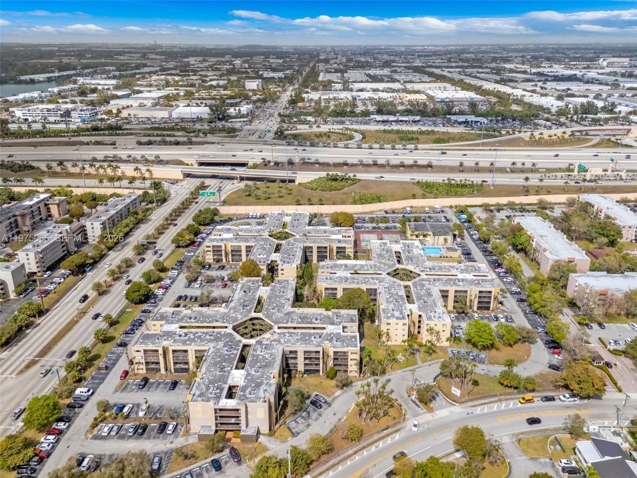 8615 NW 8th St, Unit 421, Miami, FL 33126 Photo