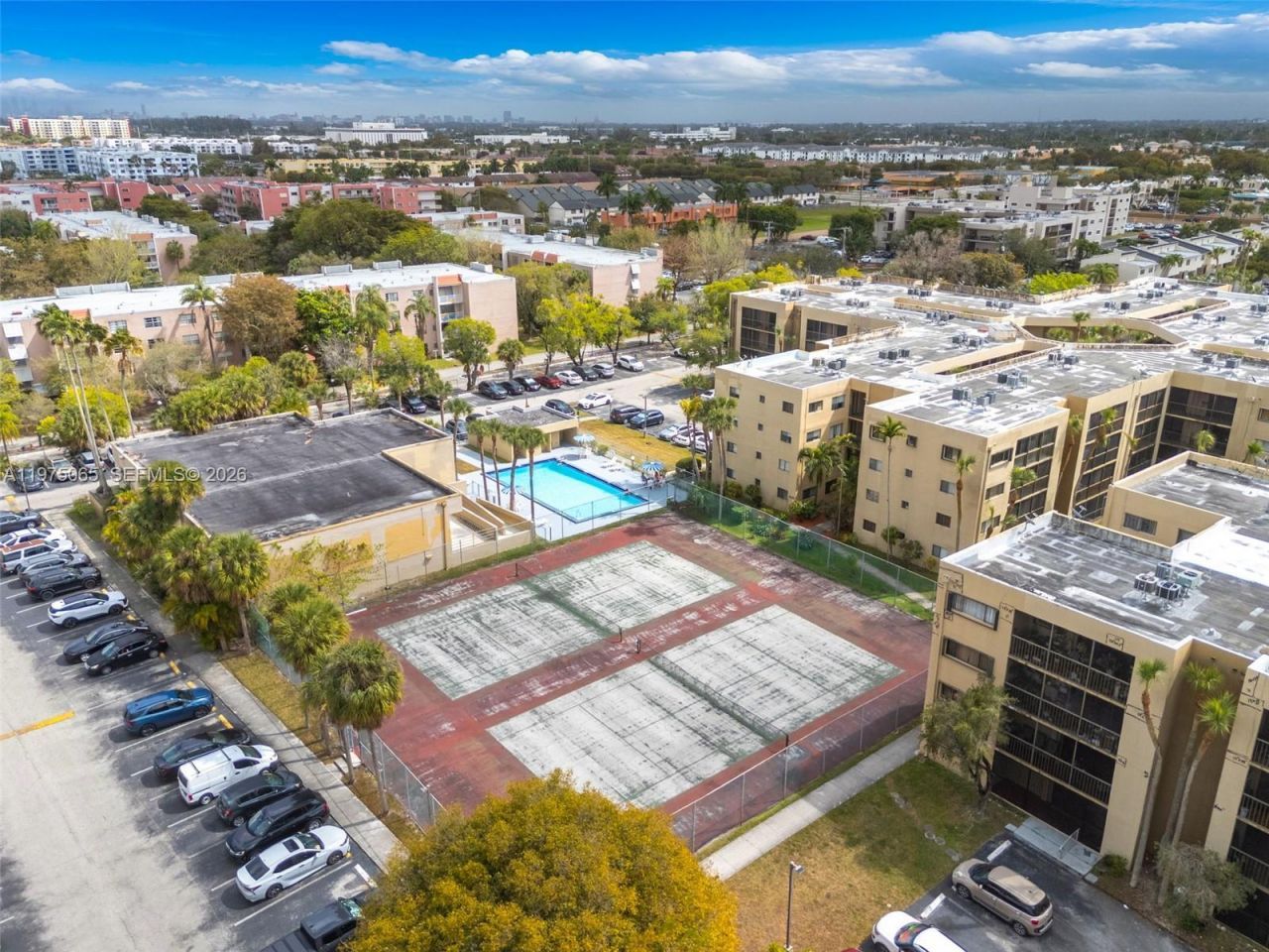 8615 NW 8th St, Unit 421, Miami, FL 33126 Photo