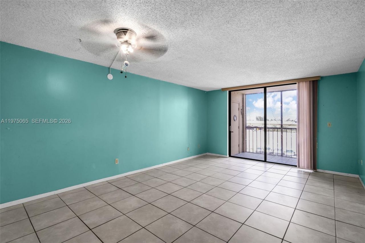 8615 NW 8th St, Unit 421, Miami, FL 33126 Photo