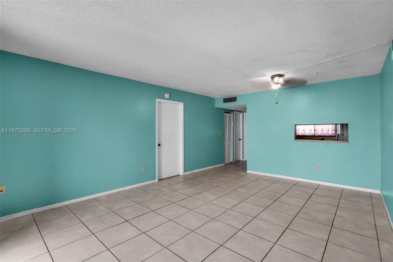 8615 NW 8th St, Unit 421, Miami, FL 33126 Photo