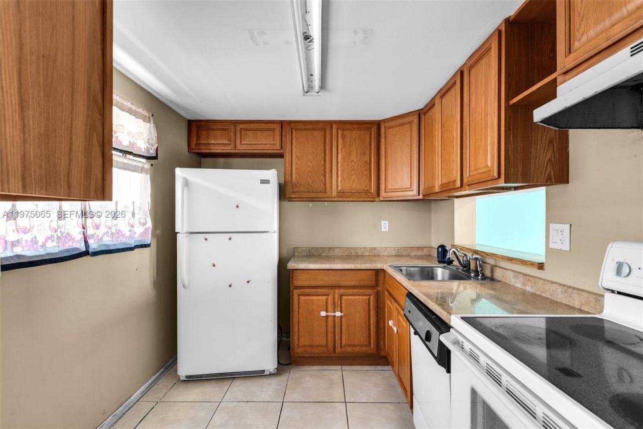 8615 NW 8th St, Unit 421, Miami, FL 33126 Photo