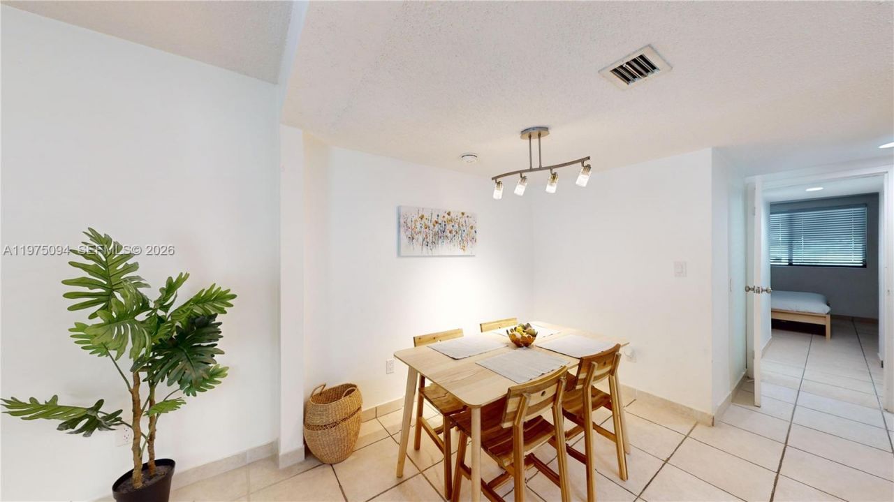 2345 NE 135th St , Unit 101, North Miami, FL 33181 Photo