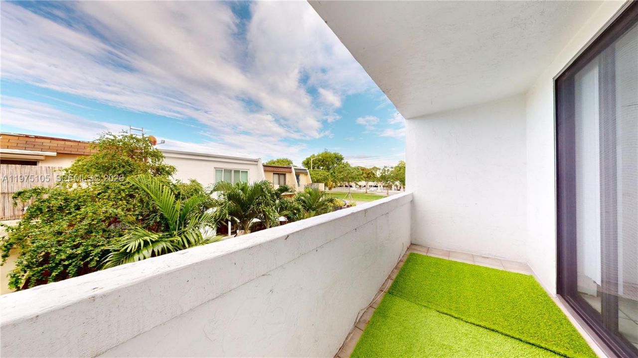 2345 NE 135th St , Unit 206, North Miami, FL 33181 Photo