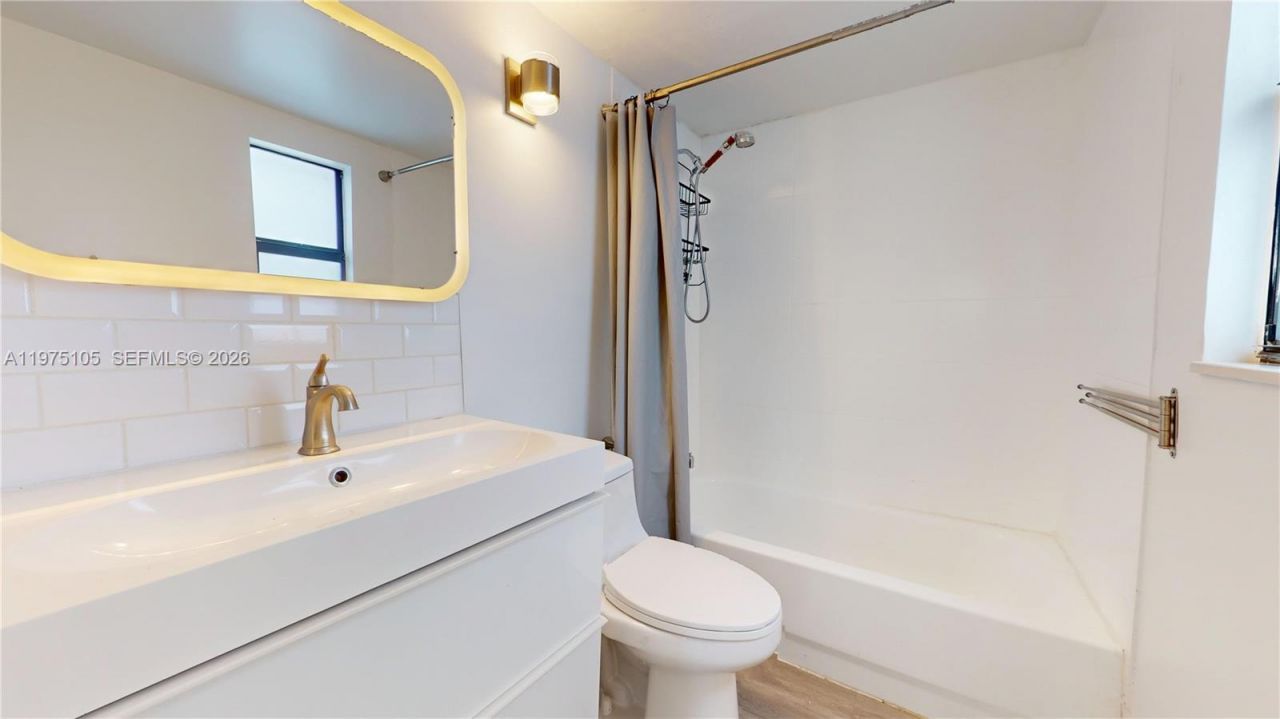 2345 NE 135th St , Unit 206, North Miami, FL 33181 Photo