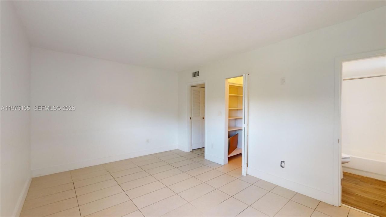 2345 NE 135th St , Unit 206, North Miami, FL 33181 Photo