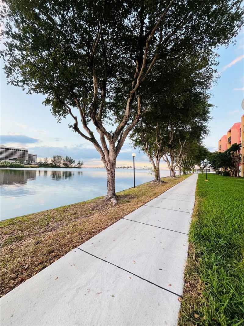 4721 NW 7th St , Unit 102-12, Miami, FL 33126 Photo