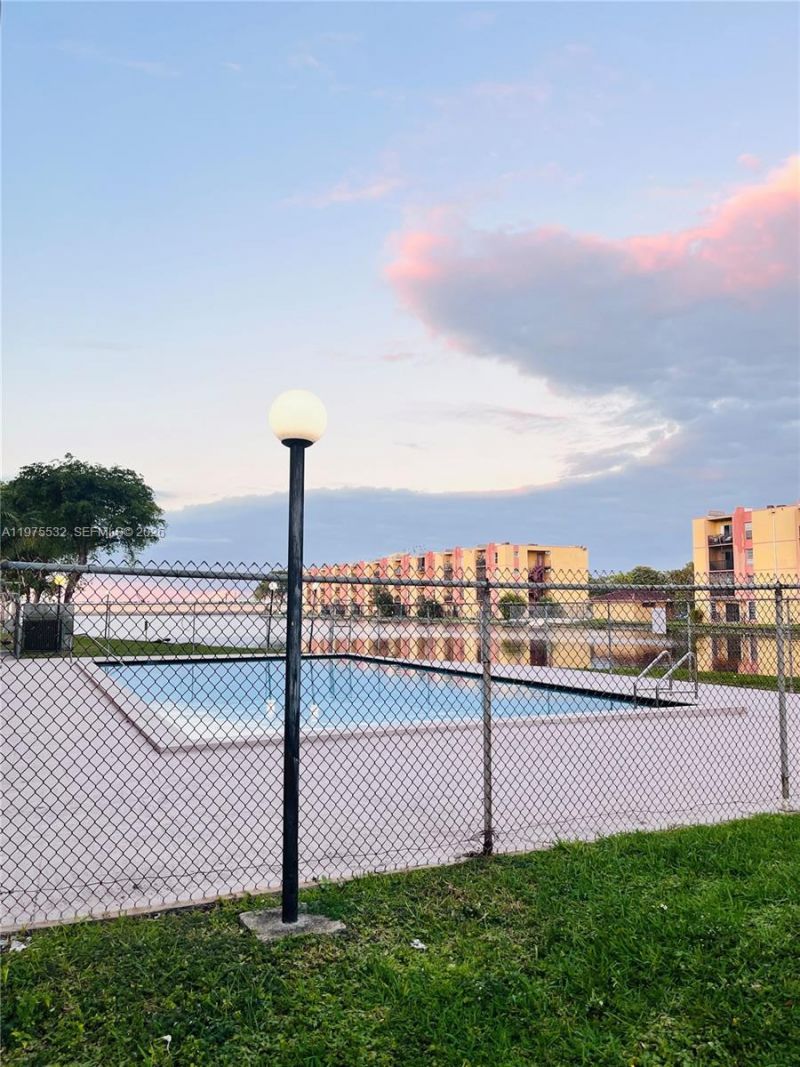 4721 NW 7th St , Unit 102-12, Miami, FL 33126 Photo