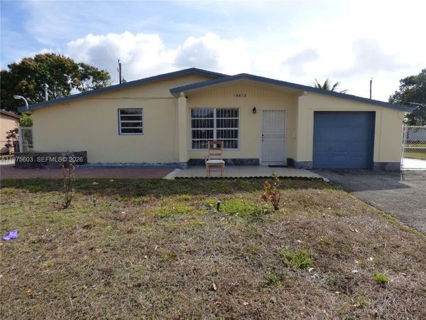 18813 NW 32nd Ave , Miami Gardens, FL 33056