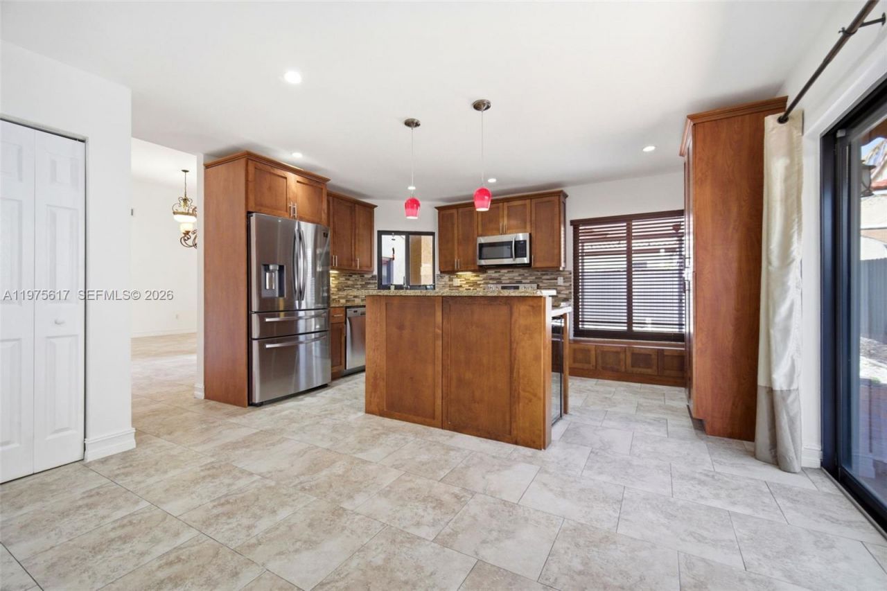 561 SW 87th Ct, Miami, FL 33174 Photo