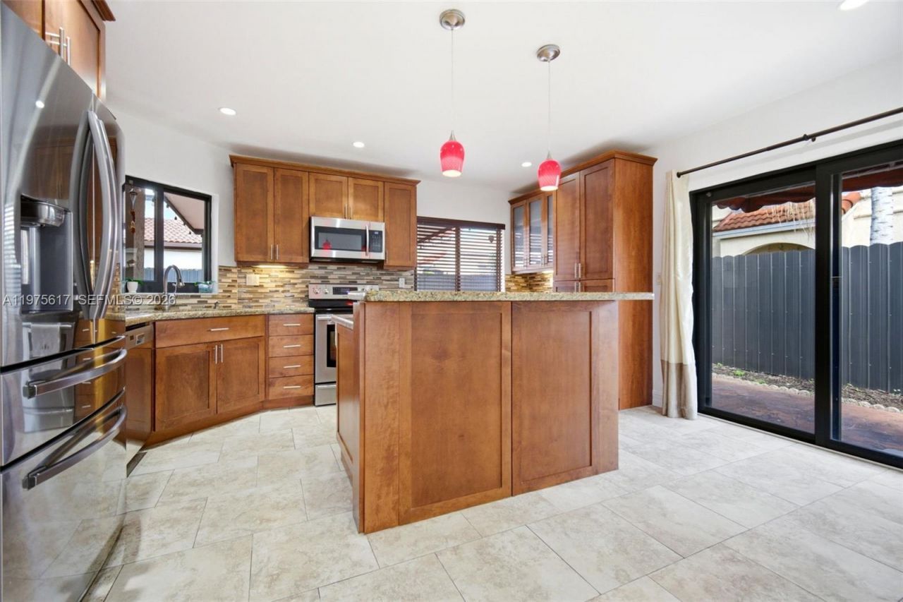 561 SW 87th Ct, Miami, FL 33174 Photo