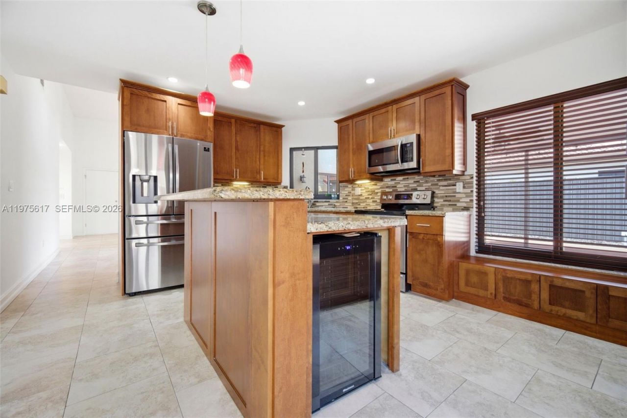 561 SW 87th Ct, Miami, FL 33174 Photo