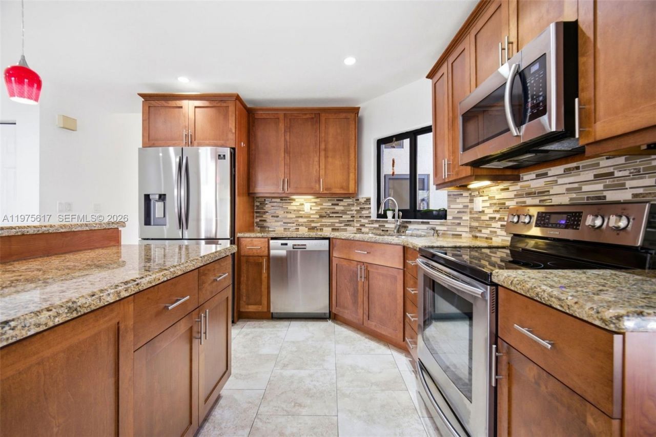 561 SW 87th Ct, Miami, FL 33174 Photo