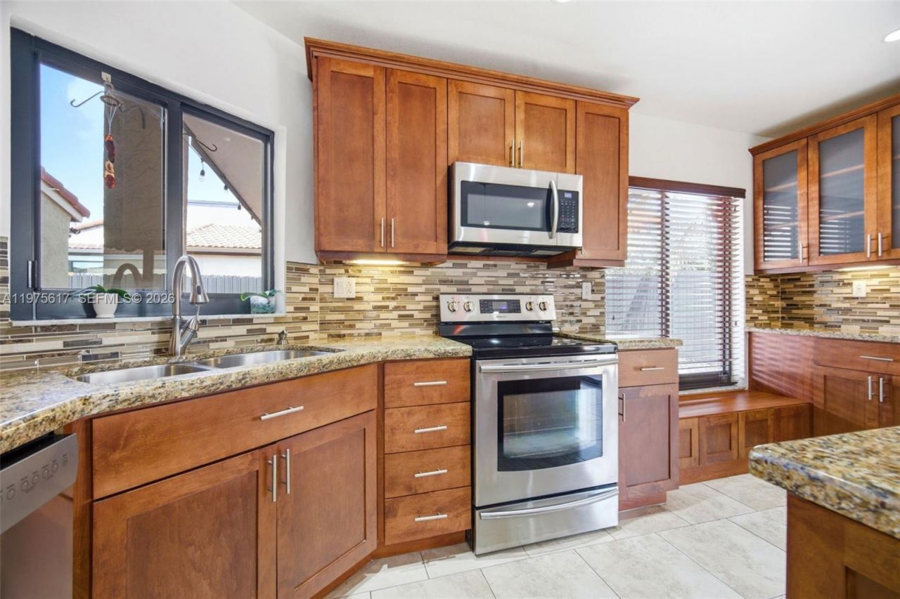 561 SW 87th Ct, Miami, FL 33174 Photo