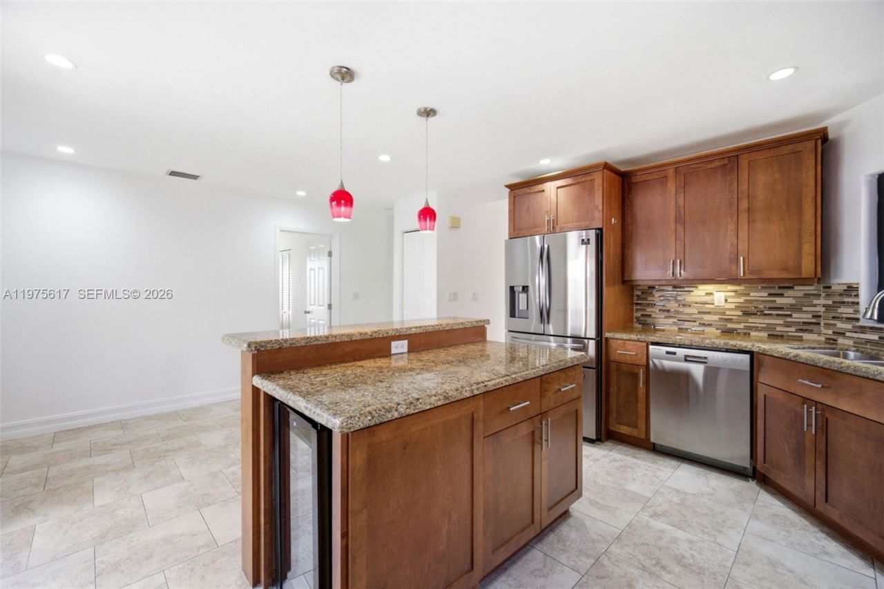 561 SW 87th Ct, Miami, FL 33174 Photo