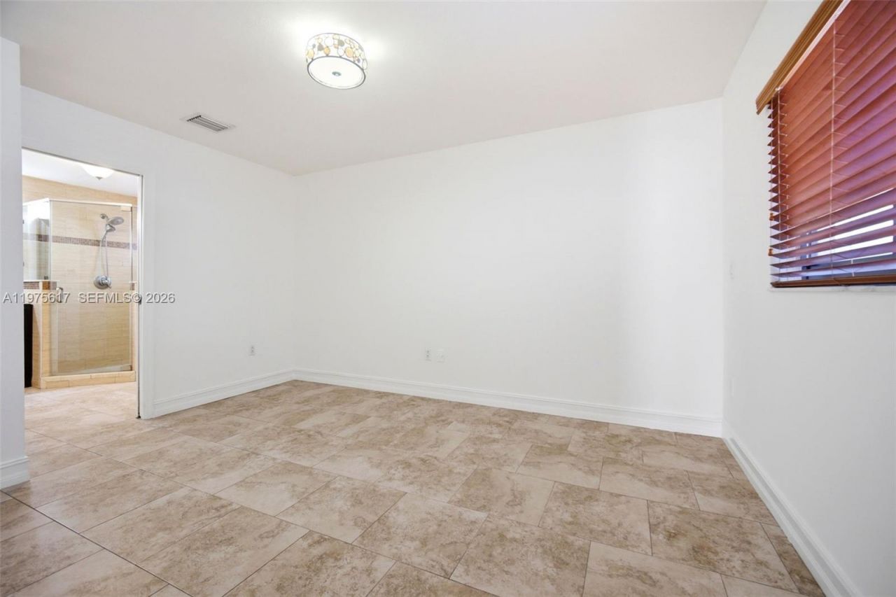 561 SW 87th Ct, Miami, FL 33174 Photo